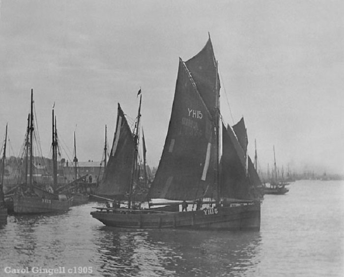 Great Yarmouth drifter c1905