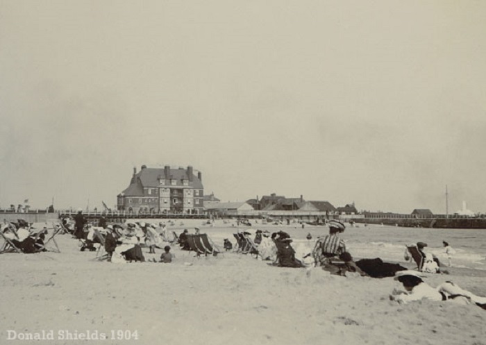 Gorleston Pier Hotel & Beach 1904
