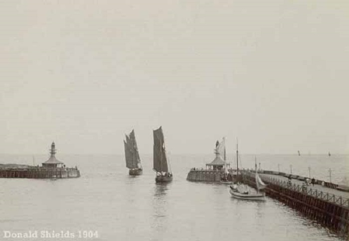 Lowestoft harbour 1904