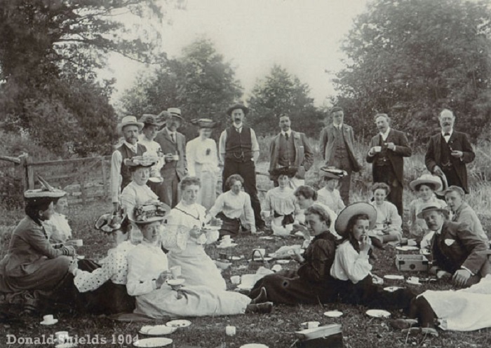 Shields Family picnic, Salhouse 1904