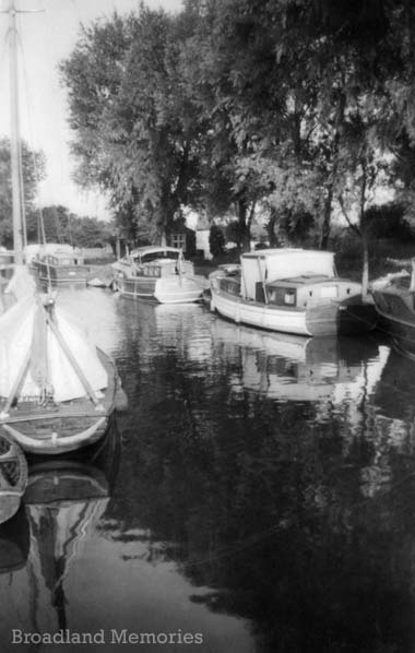 Hickling Pleasure Boat Inn Dyke 1950