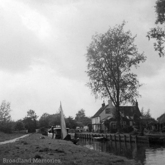 Pleasure Boat Inn Hickling 1956
