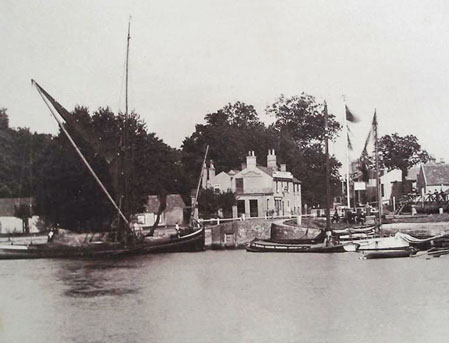 The original Wherry Inn at Oulton Broad c1890