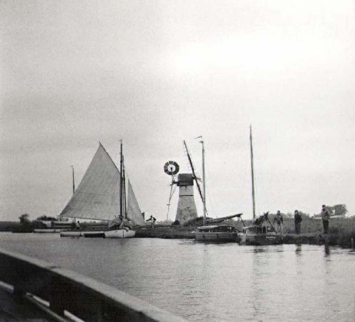 Approaching Thurne Dyke